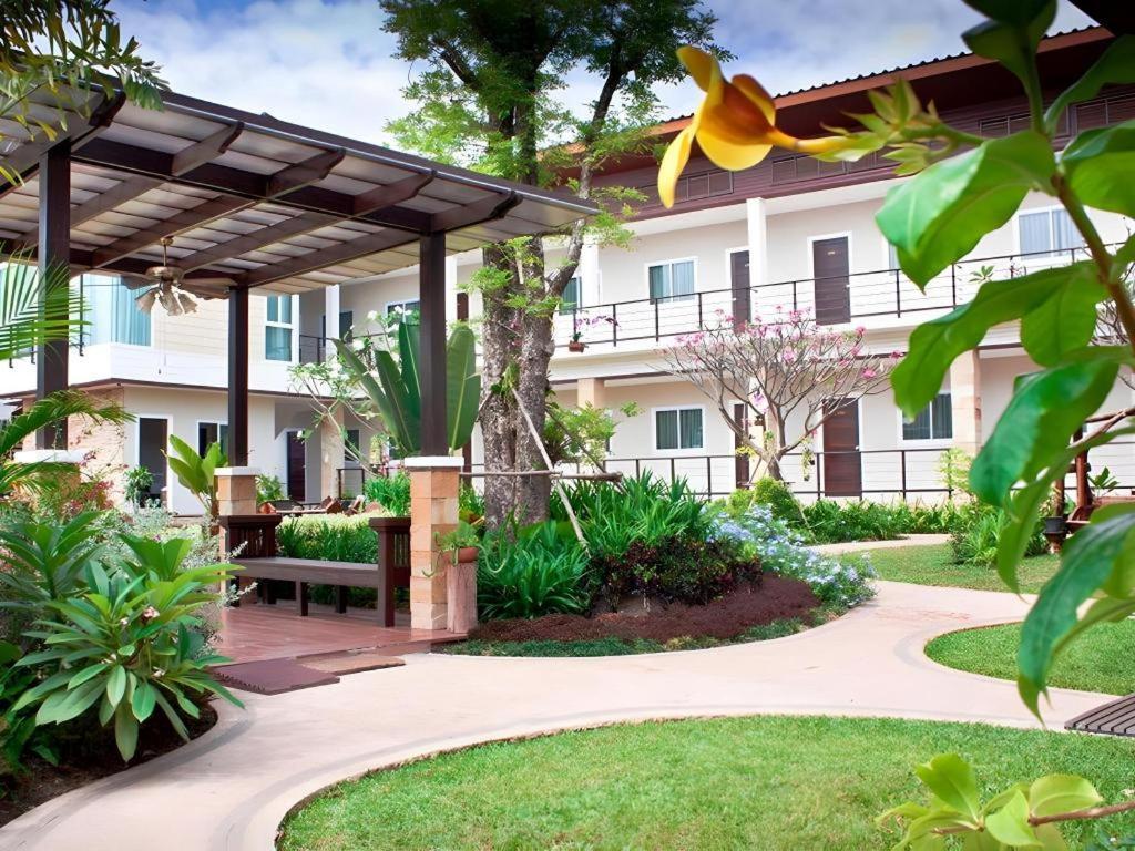 The Park Nangrong Resort Екстериор снимка