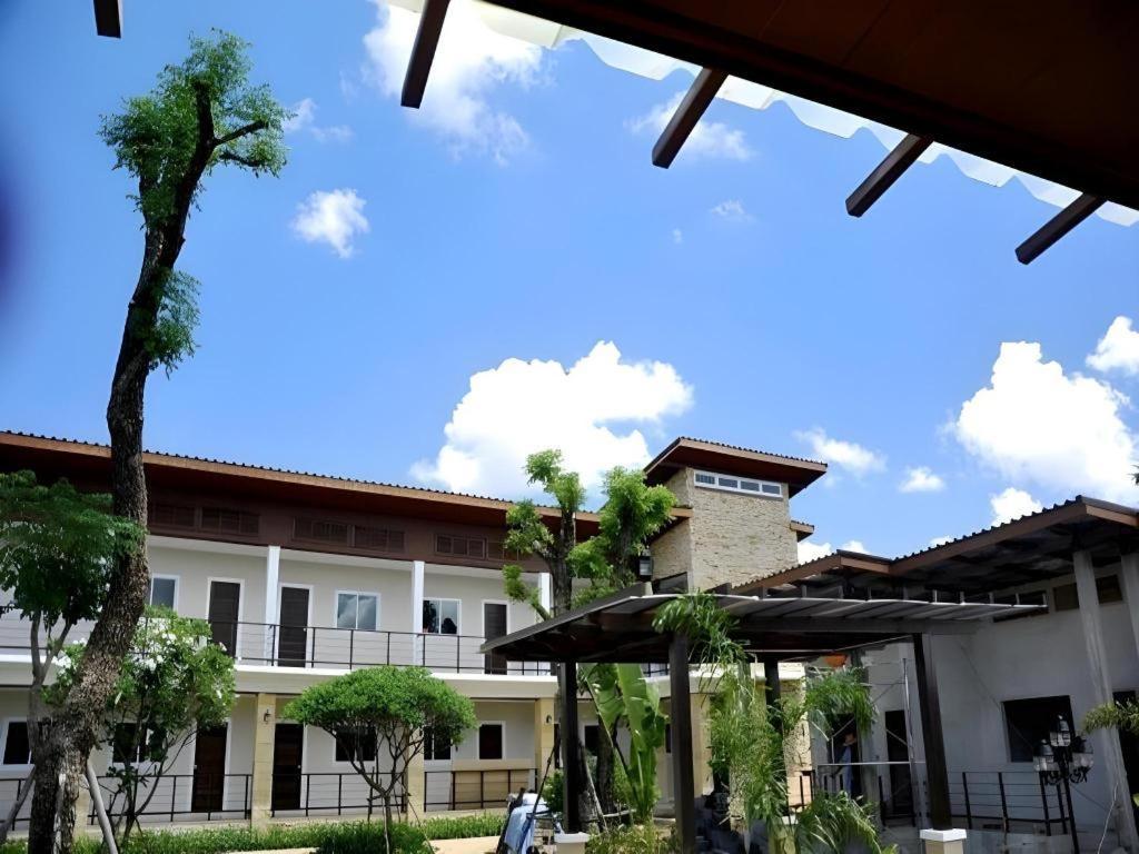 The Park Nangrong Resort Екстериор снимка