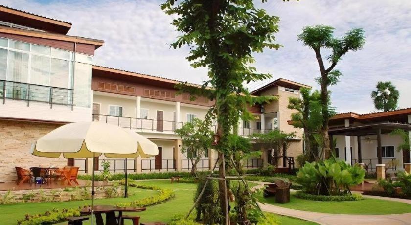 The Park Nangrong Resort Екстериор снимка