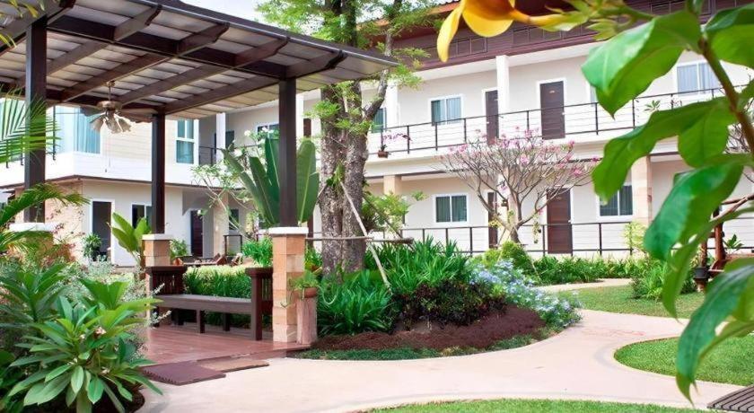 The Park Nangrong Resort Екстериор снимка